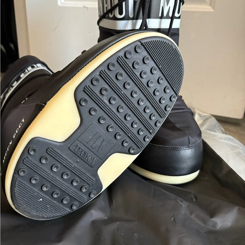 Moon Boot Classic Black Snow Boots - Picture 3 of 6